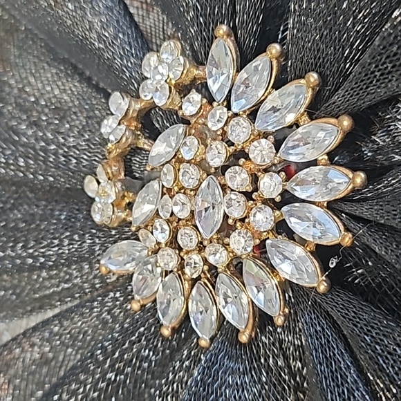 Vintage black hat, crystal brooch. Light fabric. - Picture 4 of 8